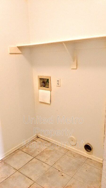 11331 W Alice Ave - Photo 2 of 13