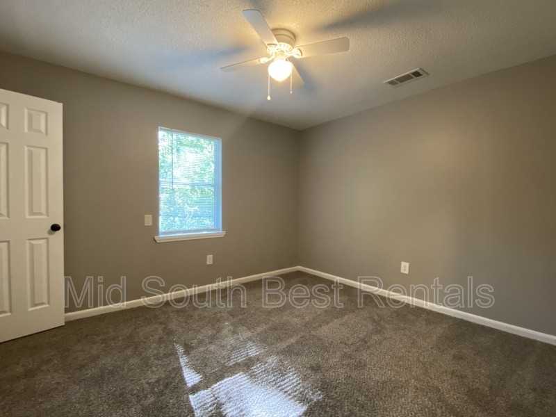 909 Calvin Road - Photo 5 of 8