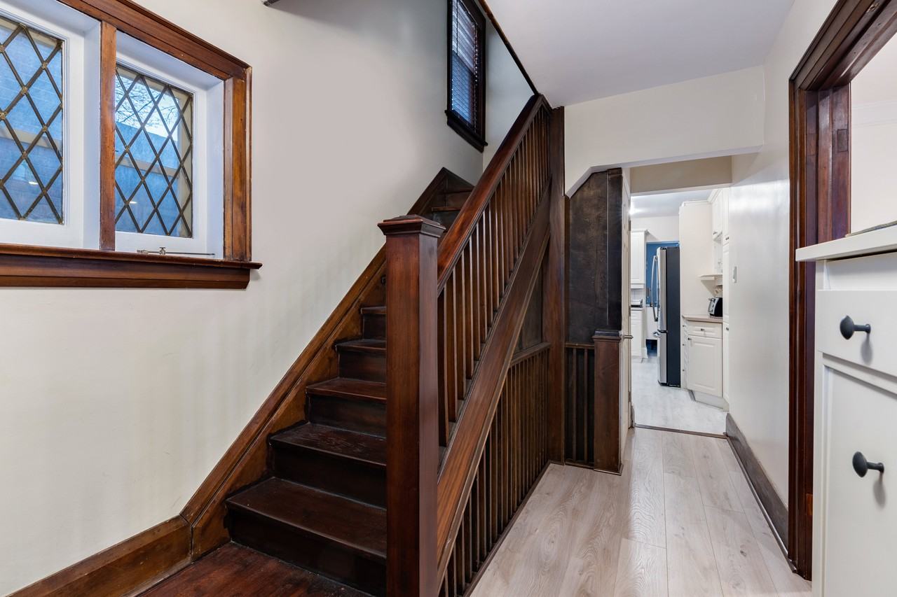 67 Yonge Boulevard - Photo 3 of 17