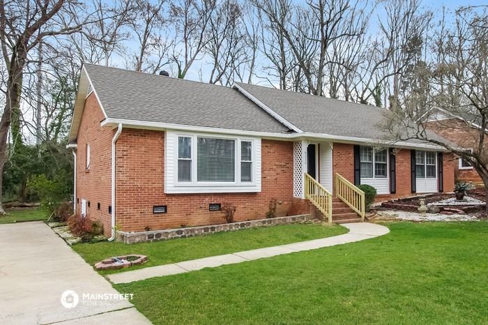 6210 Coatbridge Ln - Photo 3 of 16