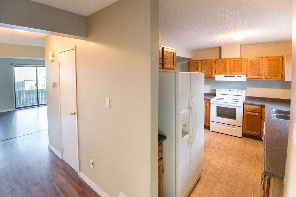 Cherry Hill Park Apartments 10193 158 Ave Nw, Edmonton, AB T5X 5L3