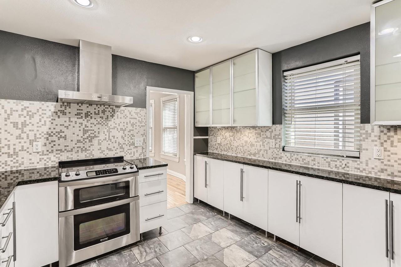 Charming Washington Park West home 4 blocks to Washington Park - Photo 4 of 25