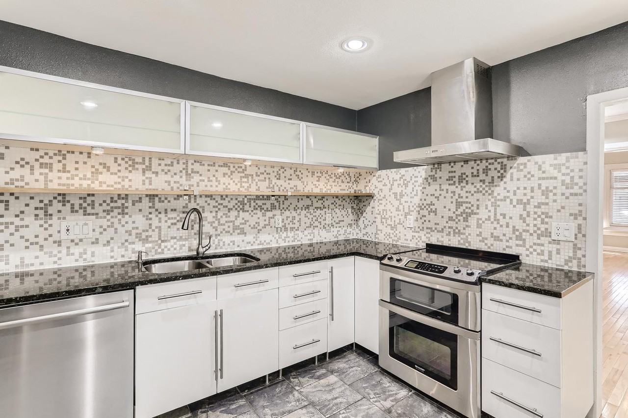 Charming Washington Park West home 4 blocks to Washington Park - Photo 5 of 25