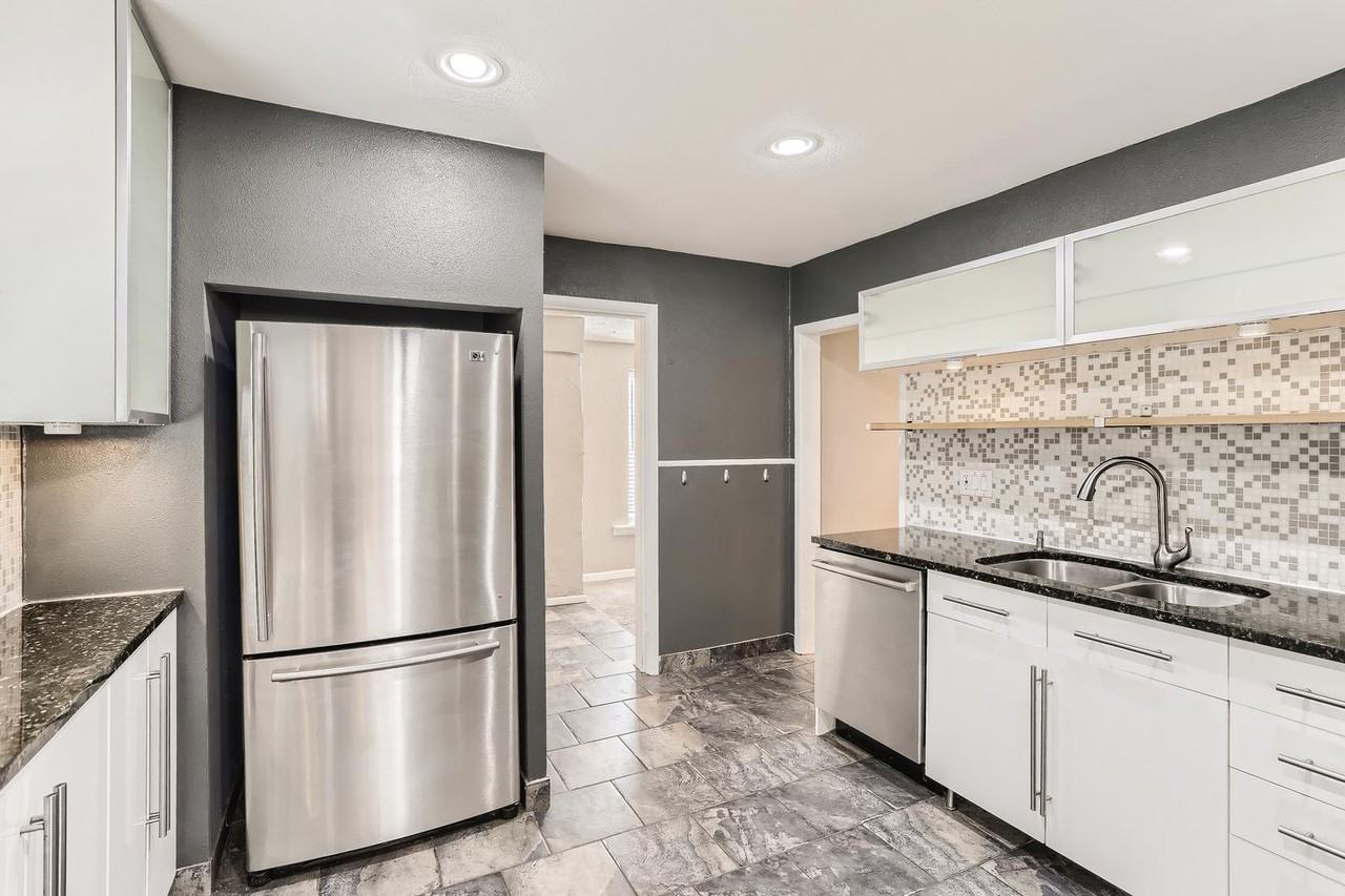 Charming Washington Park West home 4 blocks to Washington Park - Photo 6 of 25