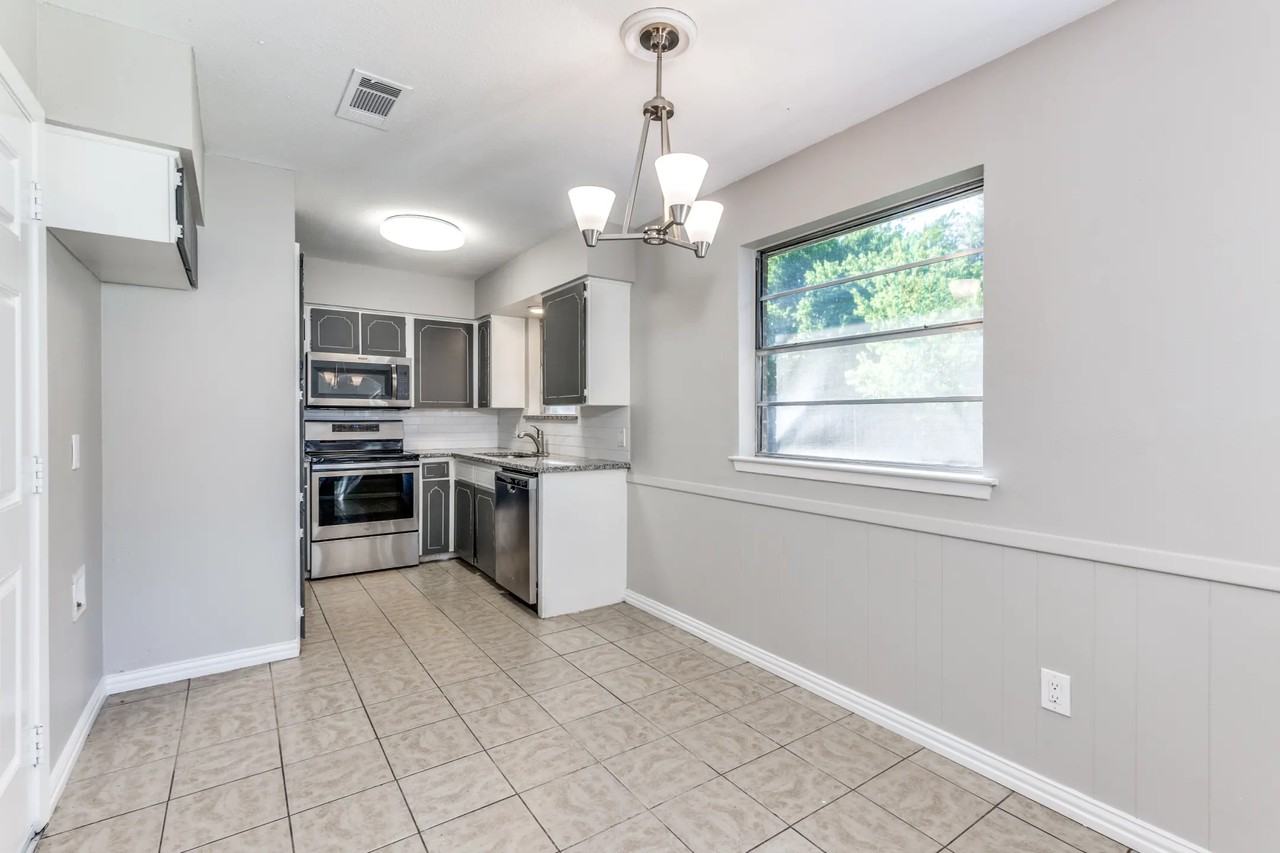 634 Lisa St - Photo 2 of 9