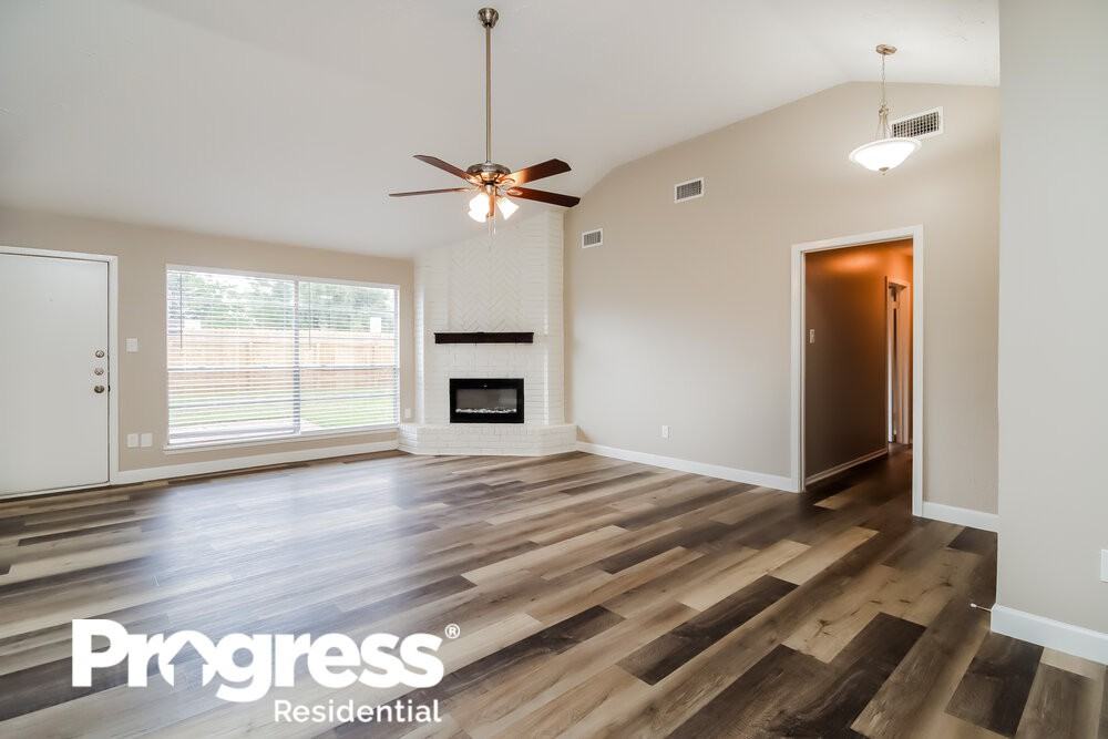 13618 Oak Ledge Dr - Photo 3 of 12