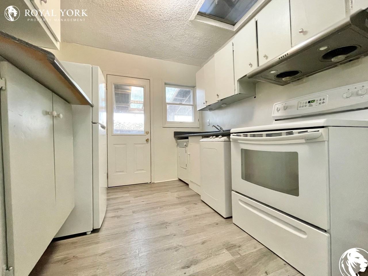 23 Kenworthy Ave - Photo 2 of 37