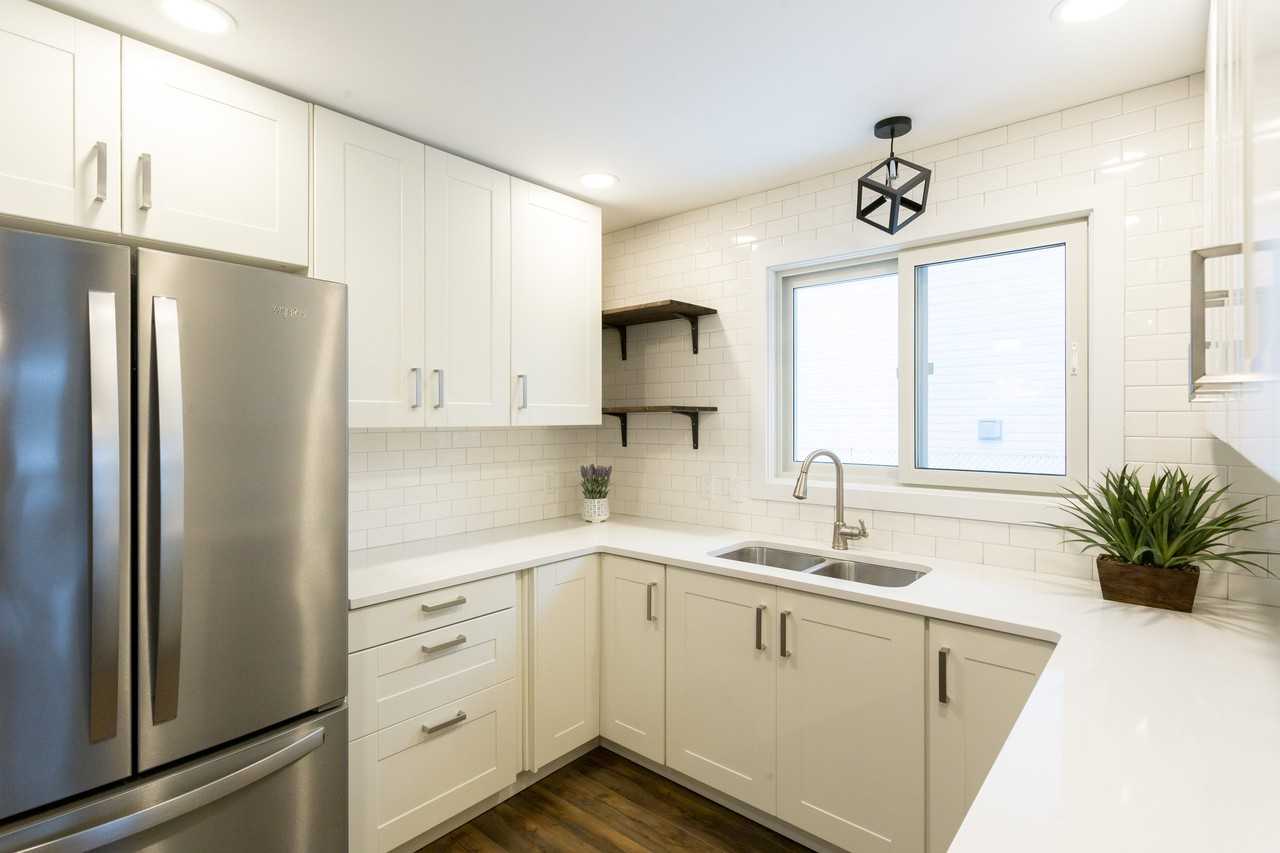 59 Fenwick Crescent Main floor - Photo 3 of 4