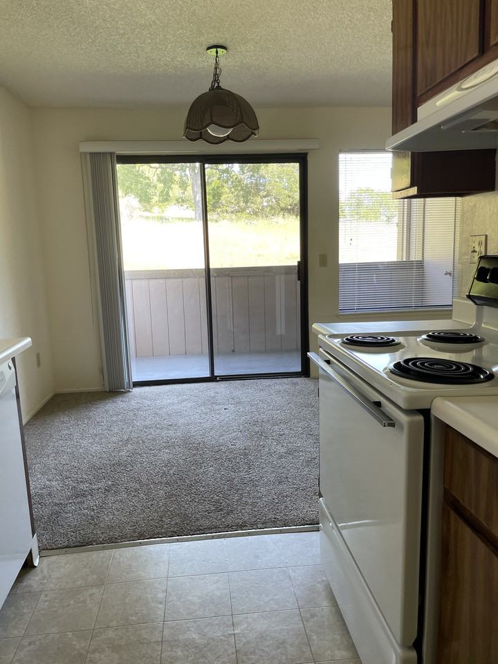 Clay Ct & Grass Ct - Photo 5 of 6