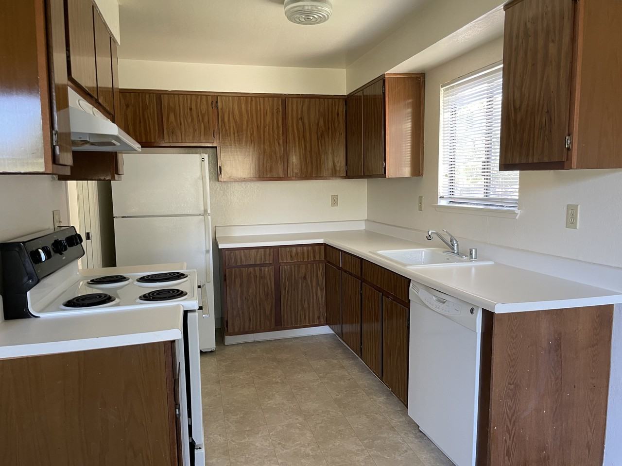 Clay Ct & Grass Ct - Photo 4 of 6