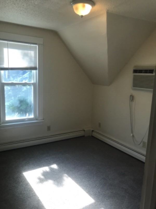 1712 Taylor St Ne #2 - Photo 3 of 15