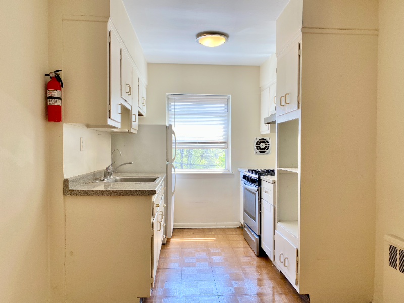 55 Broad Ave - Photo 2 of 13