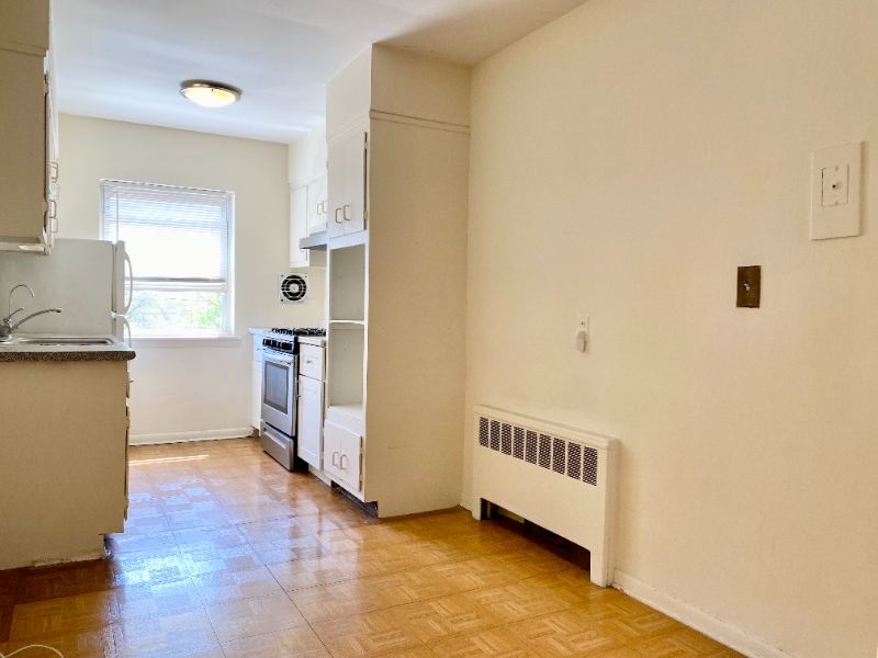 55 Broad Ave - Photo 3 of 13