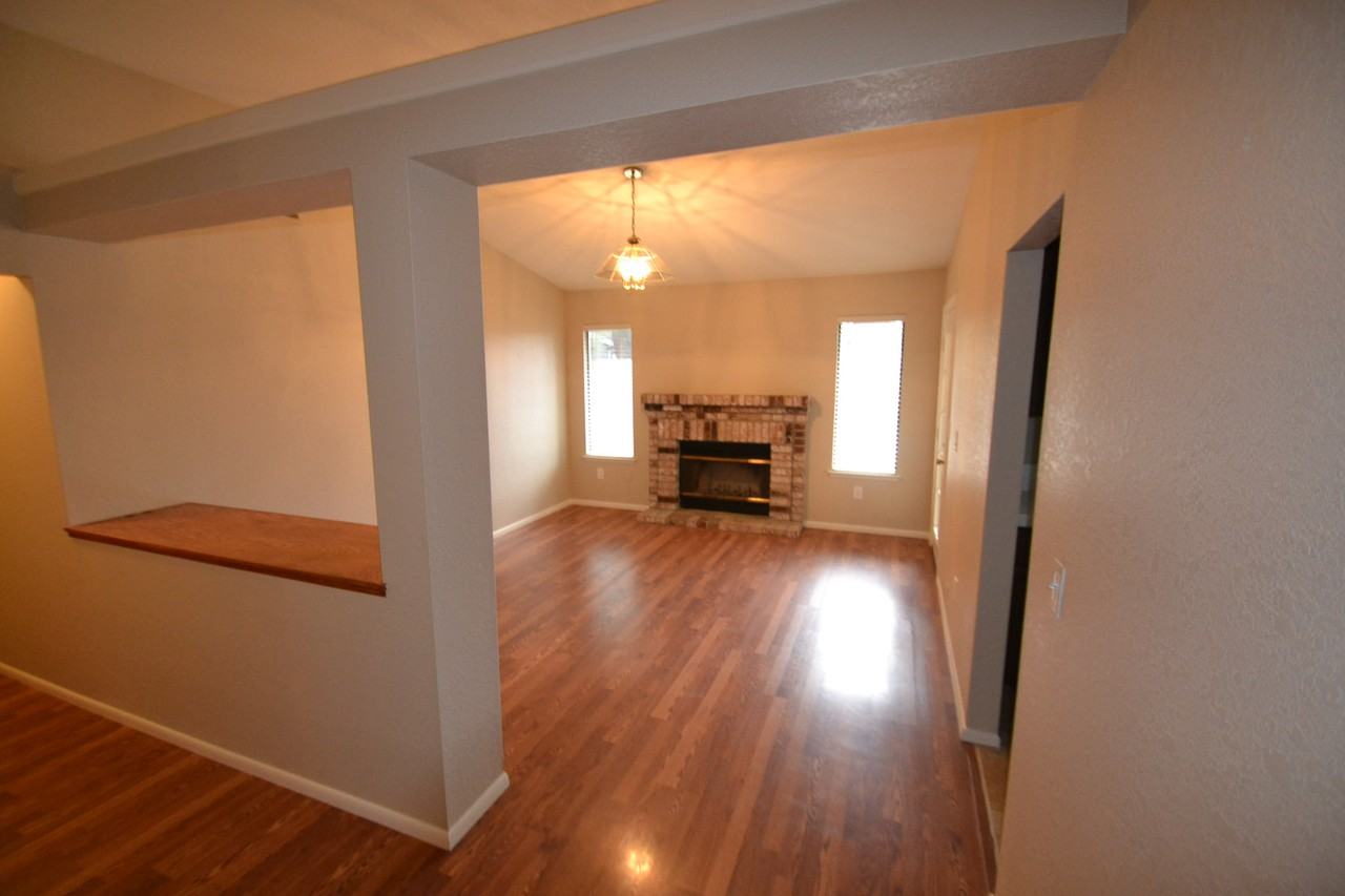 9320 Mapleview Way - Photo 3 of 10