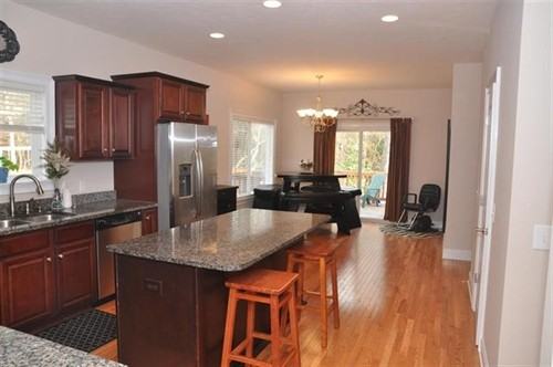 202 Lakeview Dr - Photo 2 of 9