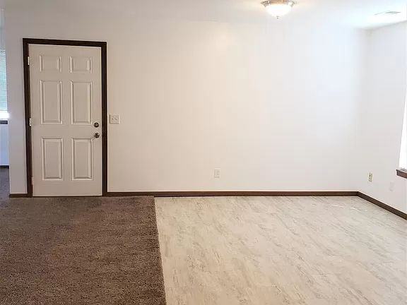 1119 Yuma St - Photo 3 of 36