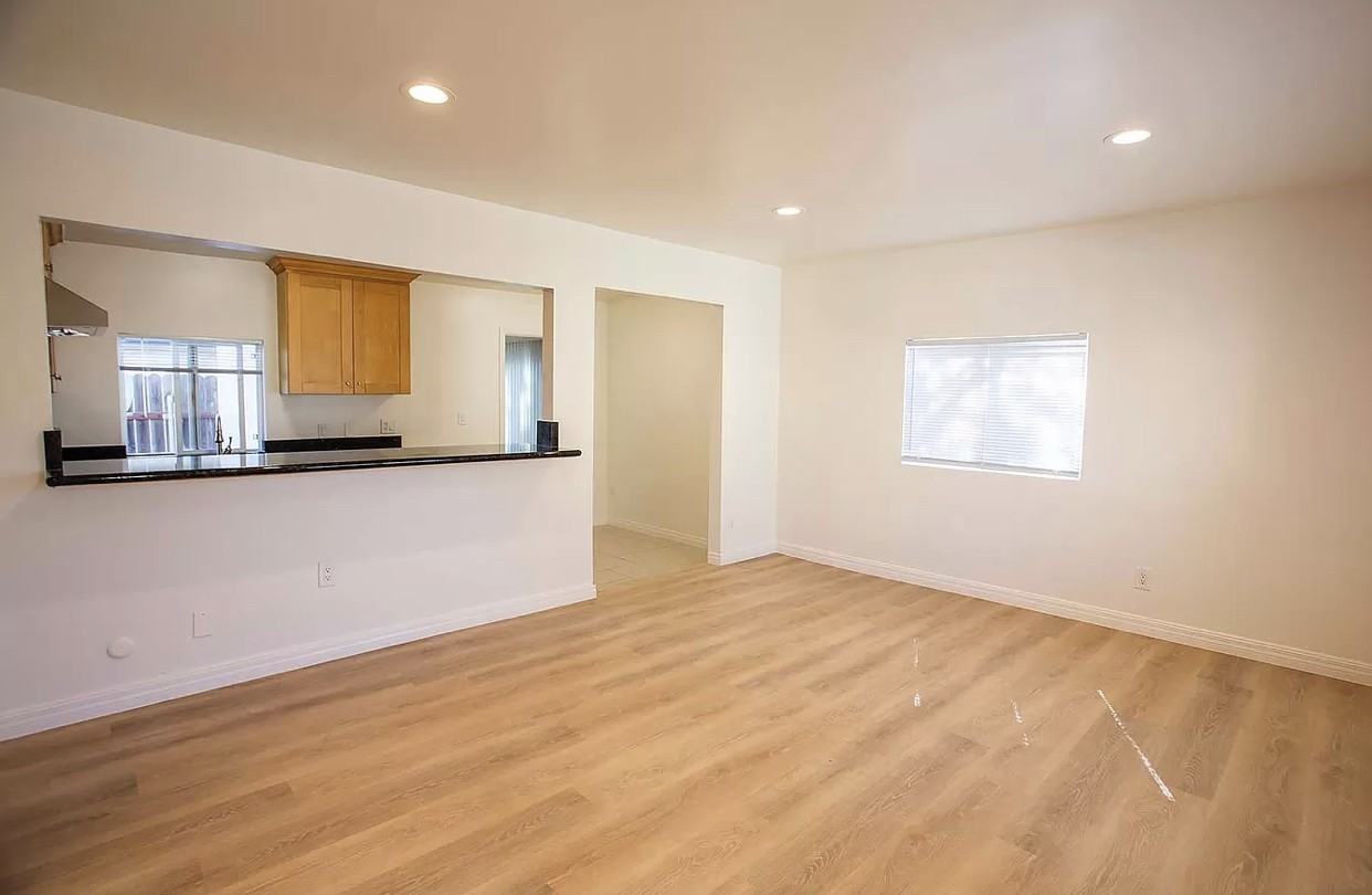 20424 Raymond Ave - Photo 2 of 10