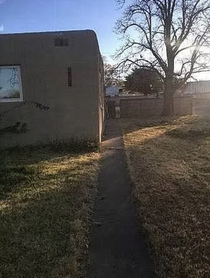 2404 Alvarado Dr Ne - Photo 2 of 2