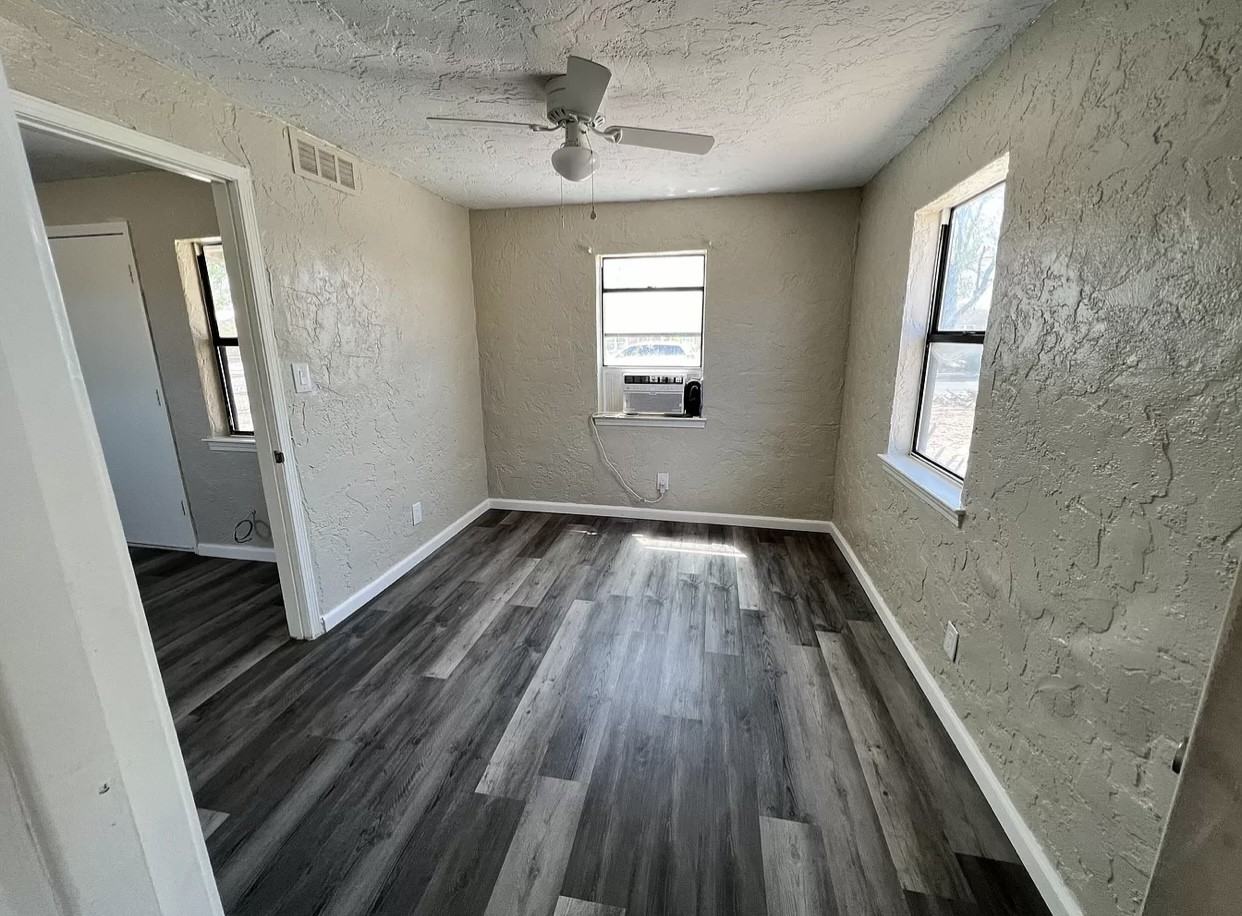 1113 Aztec Rd Nw - Photo 3 of 8