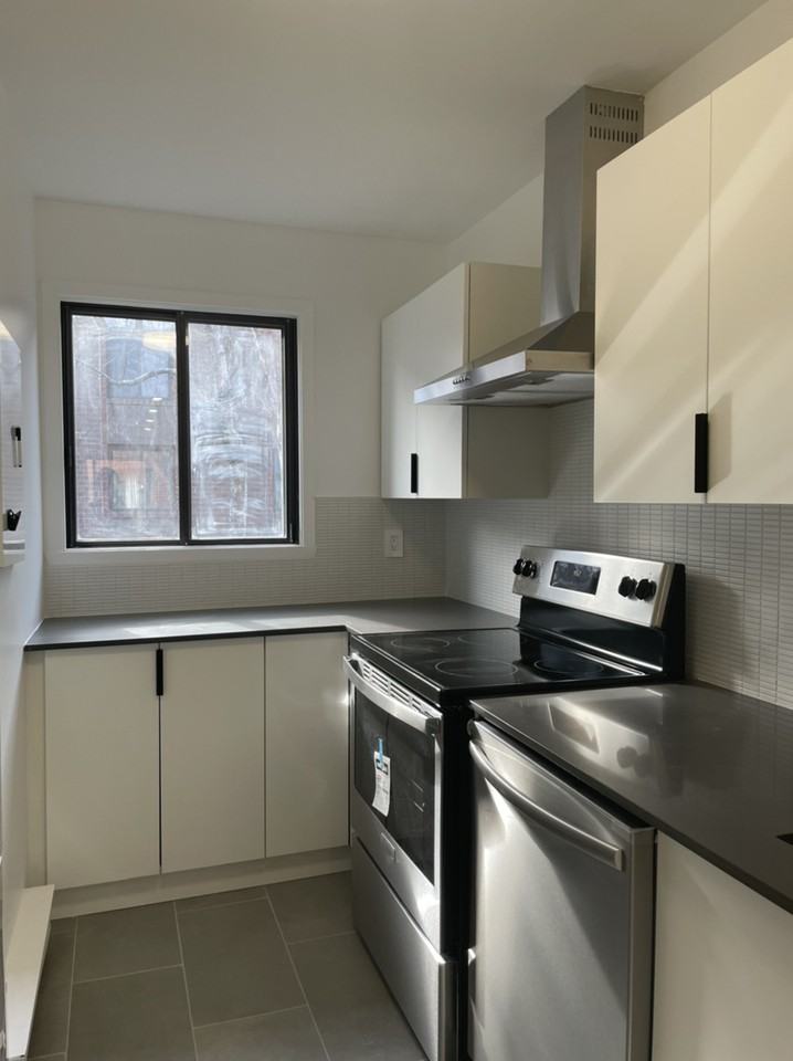 2061 Rue Galt - Photo 3 of 18