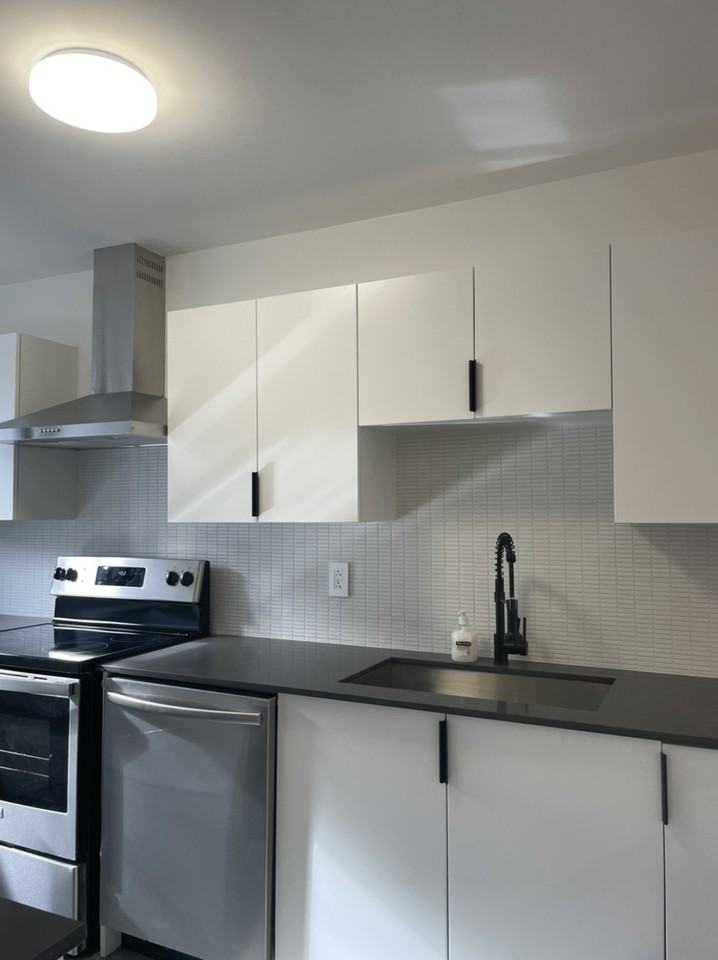 2061 Rue Galt - Photo 2 of 18