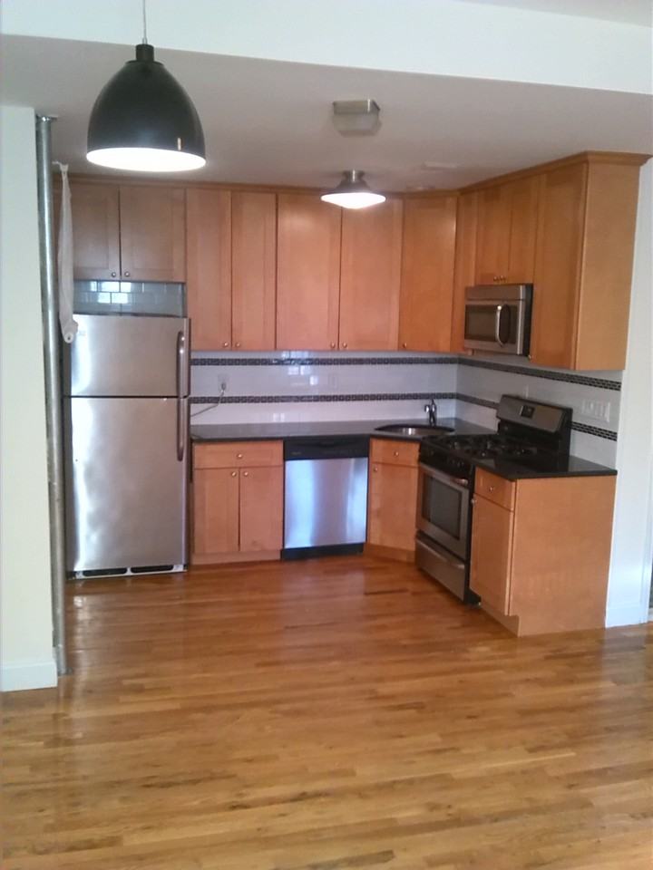 331 13th St #3L - Photo 2 of 11