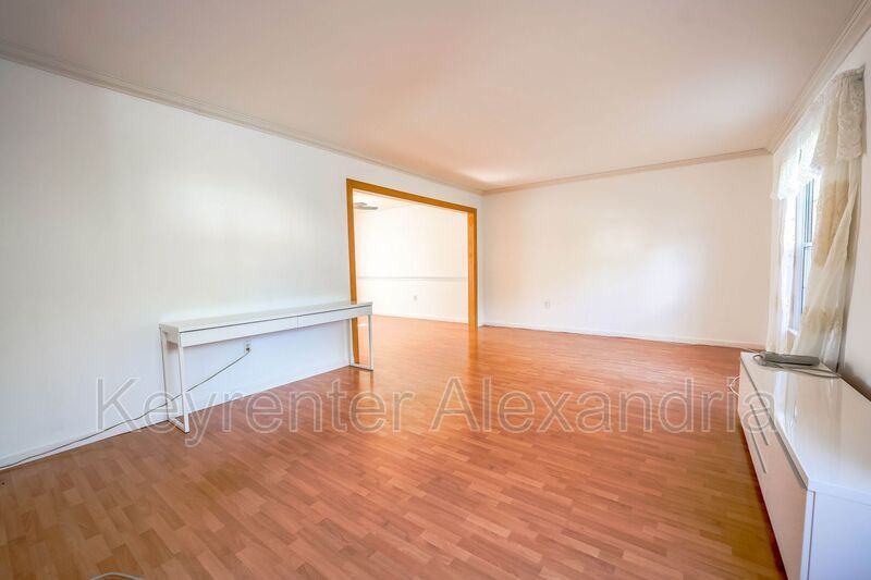 7123 Red Horse Tavern Ln - Photo 4 of 39