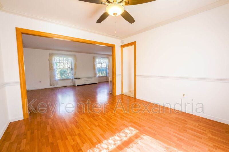 7123 Red Horse Tavern Ln - Photo 7 of 39