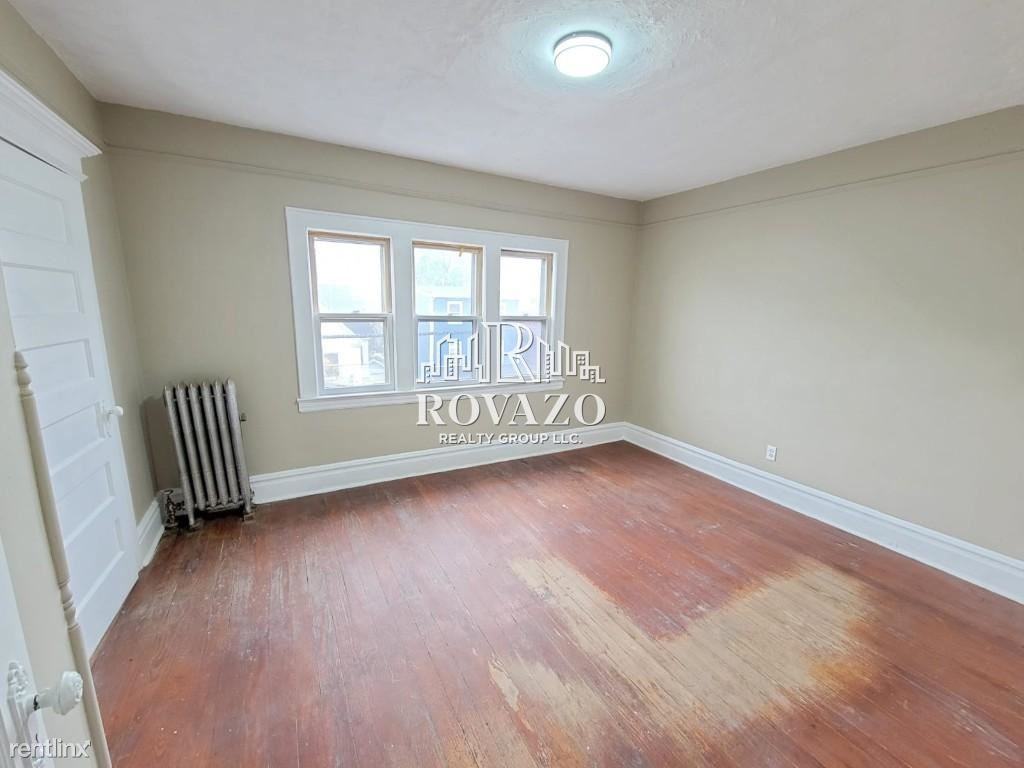 199 Smith St - Photo 3 of 8
