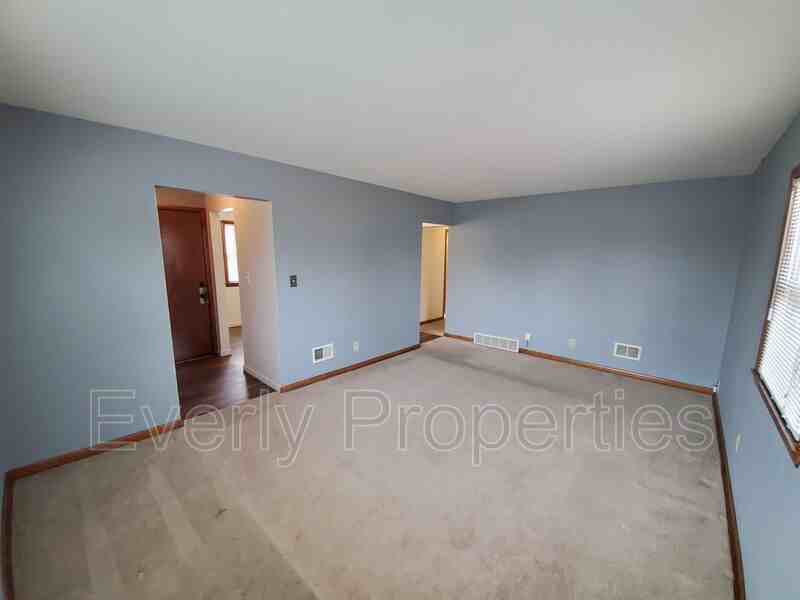 5017 N 126th St - Photo 2 of 14