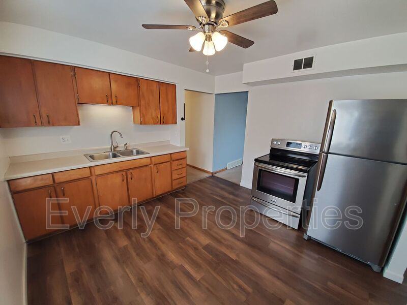 5017 N 126th St - Photo 3 of 14