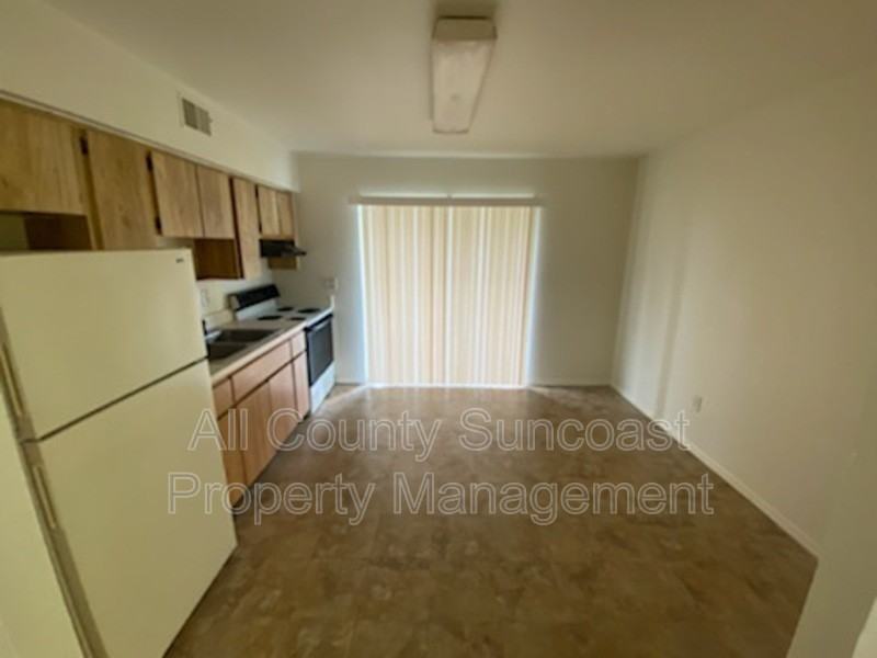 7601 35th St N #D - Photo 4 of 6