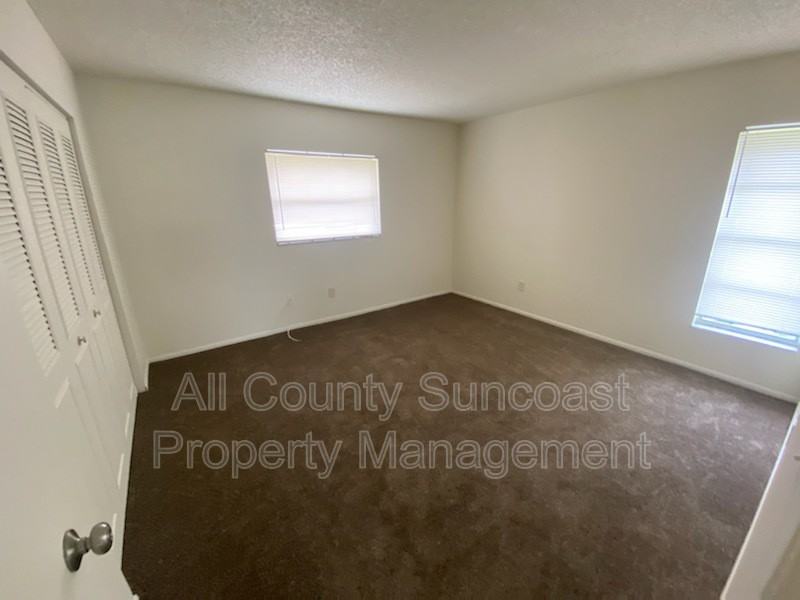 7601 35th St N #D - Photo 2 of 6