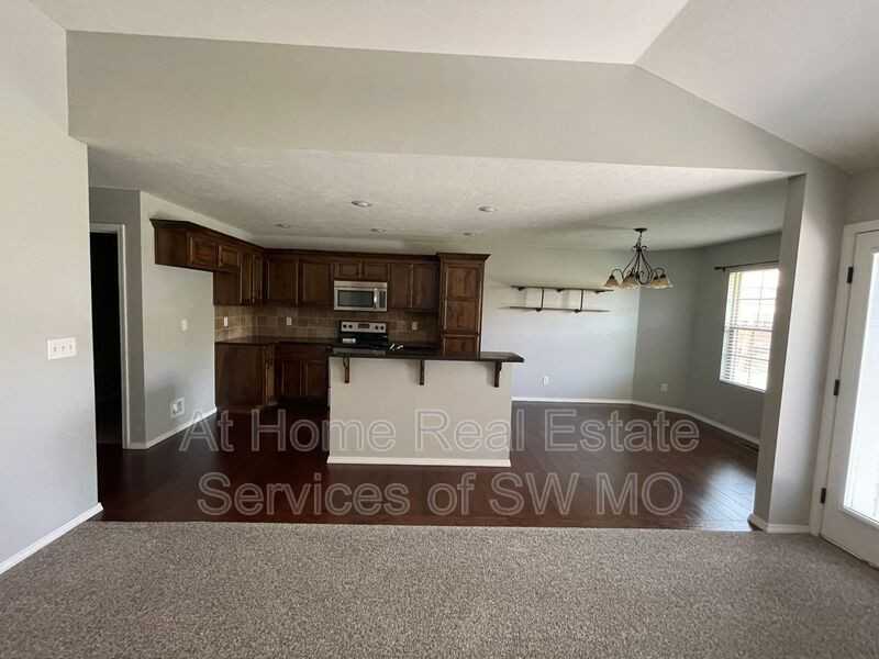 3229 E Liberty St - Photo 3 of 9