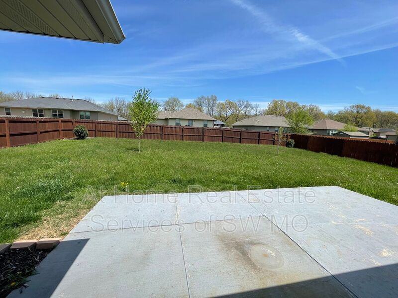 3229 E Liberty St - Photo 6 of 9