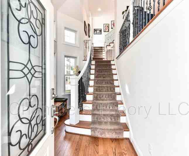 306A Pine St - Photo 3 of 41