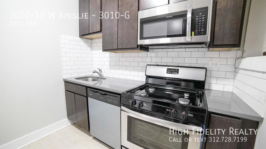 3002-10 West Ainslie - Photo 2 of 13