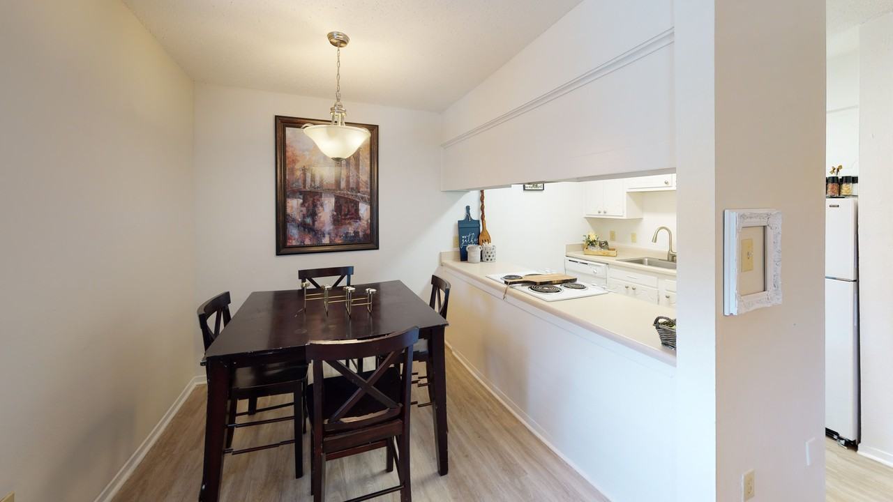 The Warwick Utilities Included Apartments 8001 Jefferson Hwy, Baton