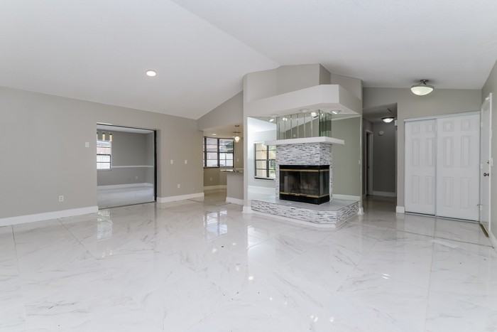 7221 Arbor View Ln - Photo 3 of 18