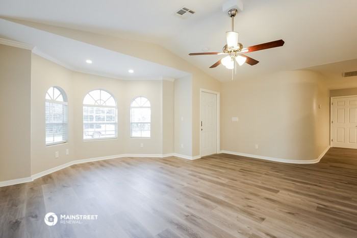 3855 Heyburn St - Photo 3 of 16