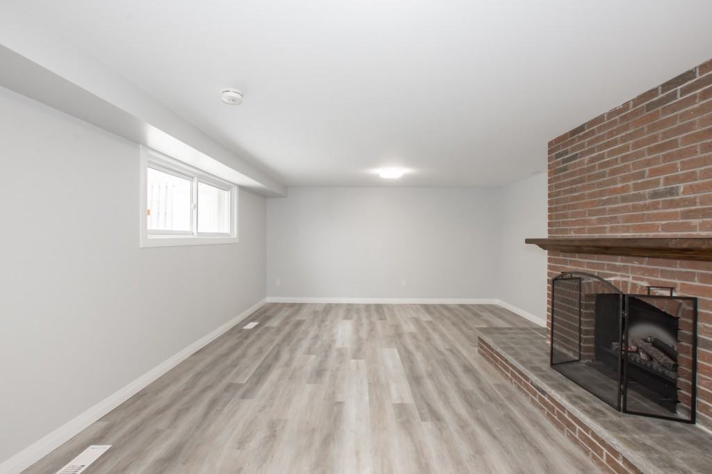 34 Highcourt Crescent - Photo 2 of 17