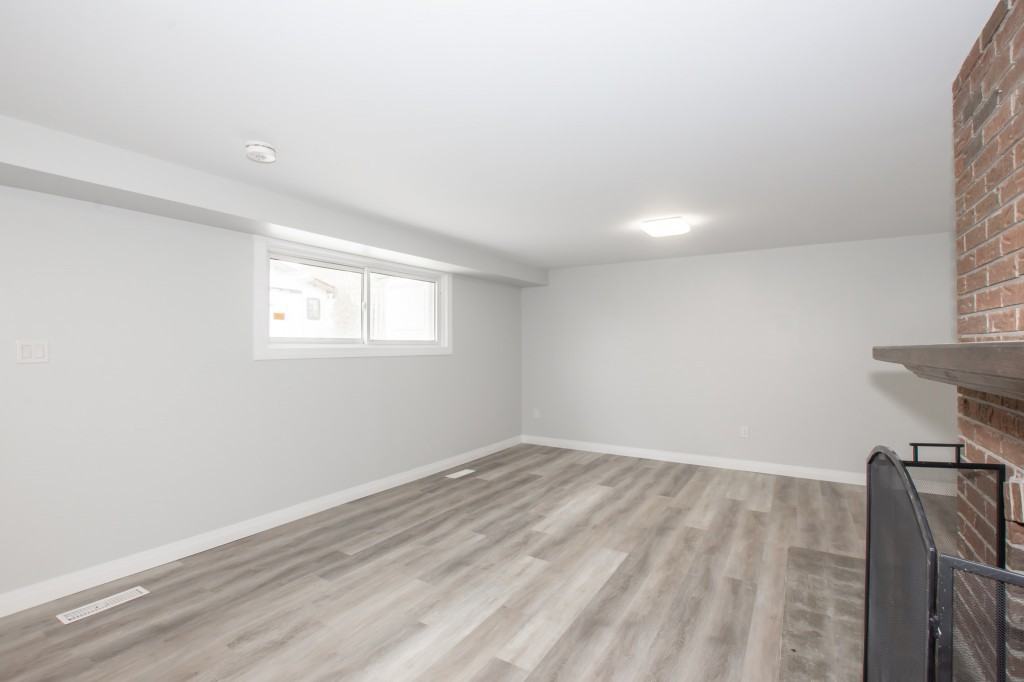 34 Highcourt Crescent - Photo 3 of 17