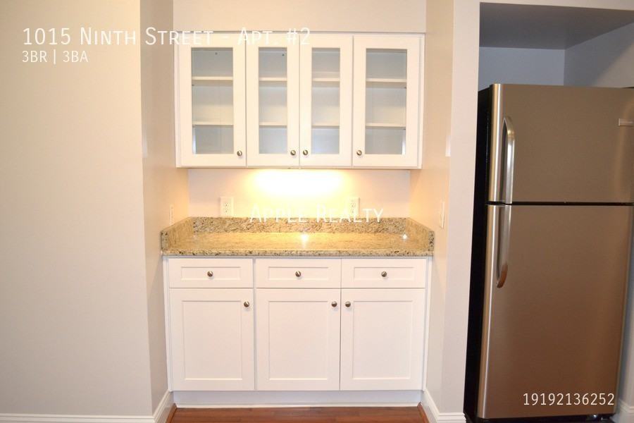 1015 9th St #2 - Photo 4 of 23