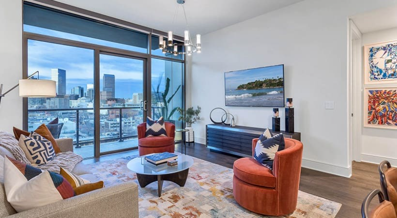 901 Bannock St - Photo 3 of 8