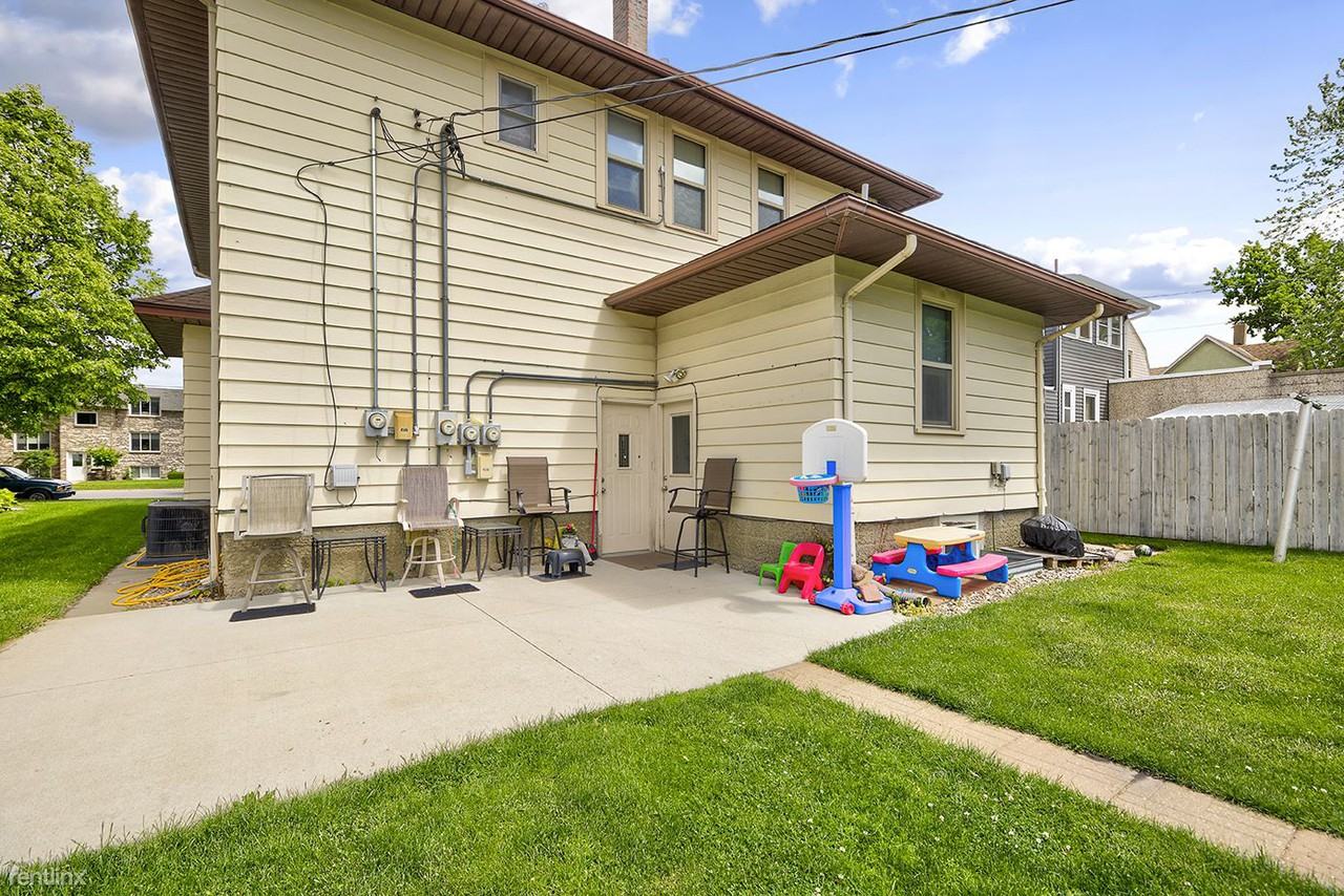 315 Belgrade Ave - Photo 3 of 22