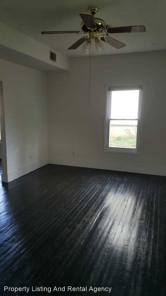 310 W Poplar St - Photo 3 of 8