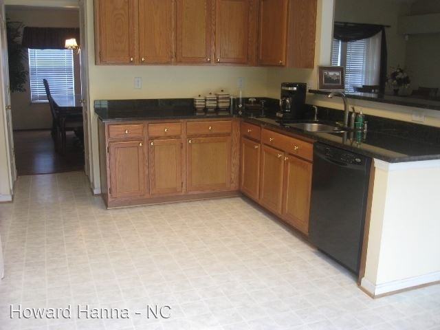 218 Green View Rd - Photo 3 of 12