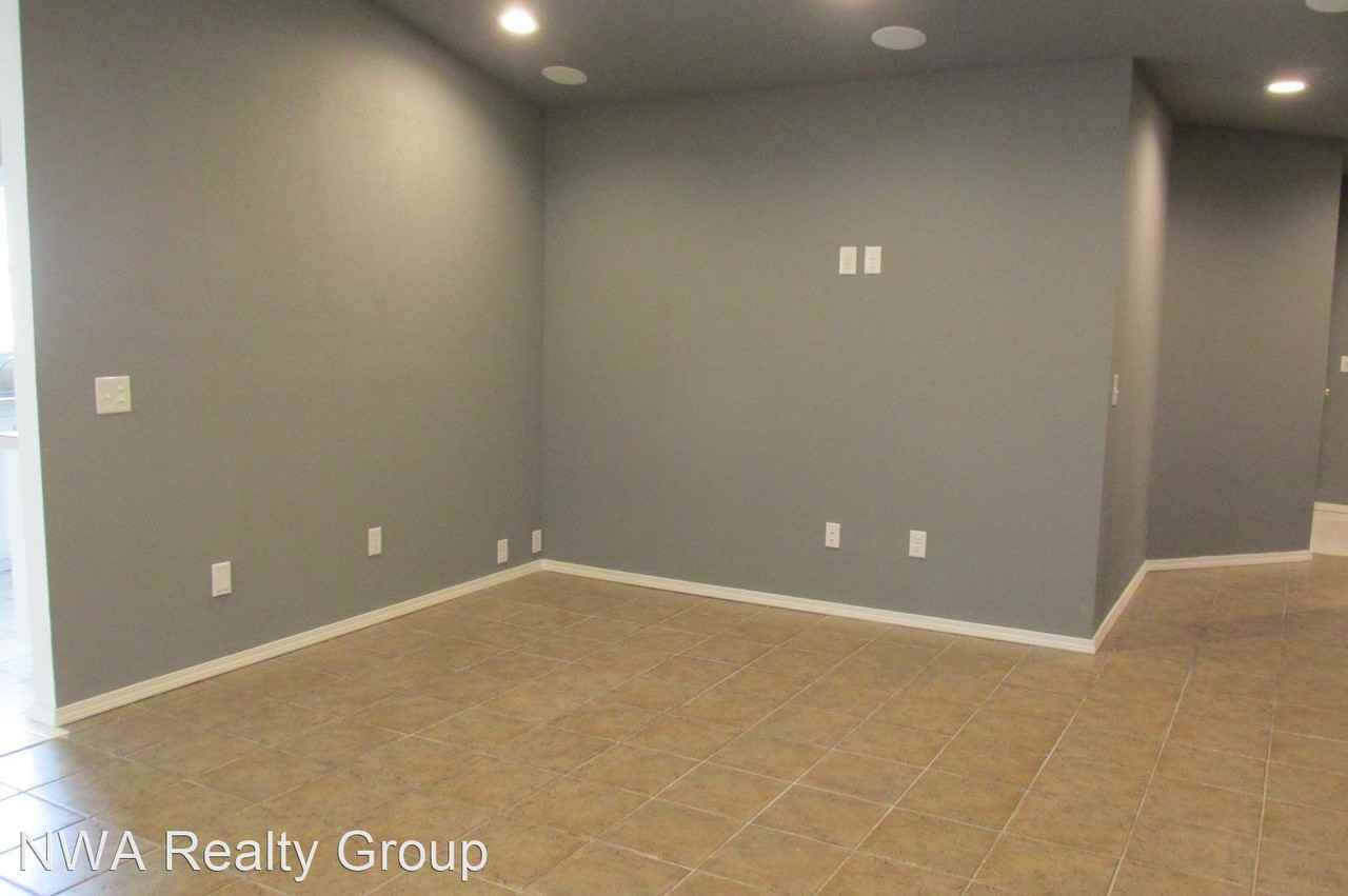 405 E Mimosa Pl - Photo 3 of 18