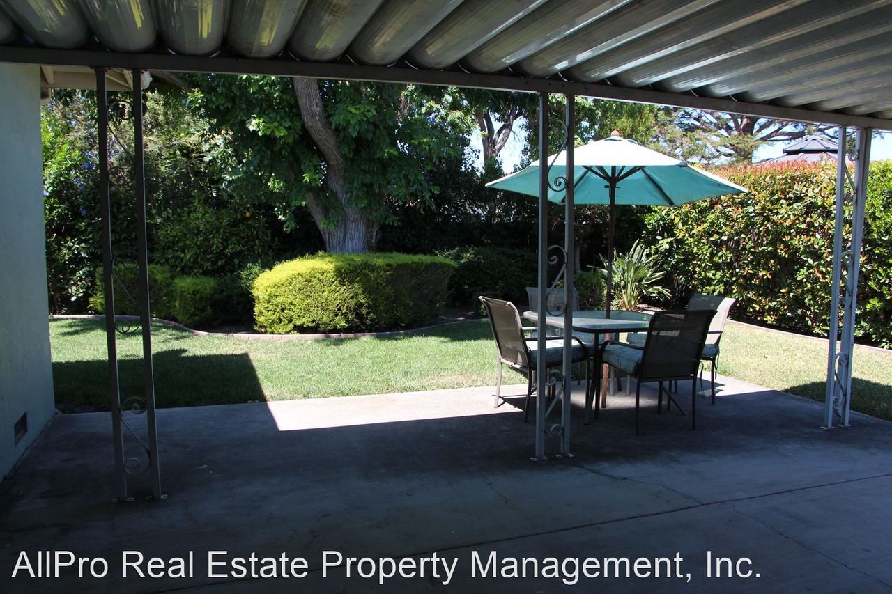 41653 Gifford St - Photo 2 of 8