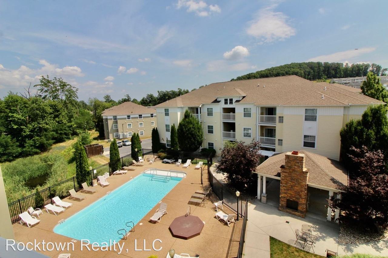 2455 Campus View Circle - Photo 2 of 23